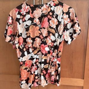 Harve Benard size medium, colorful floral short sleeve blouse